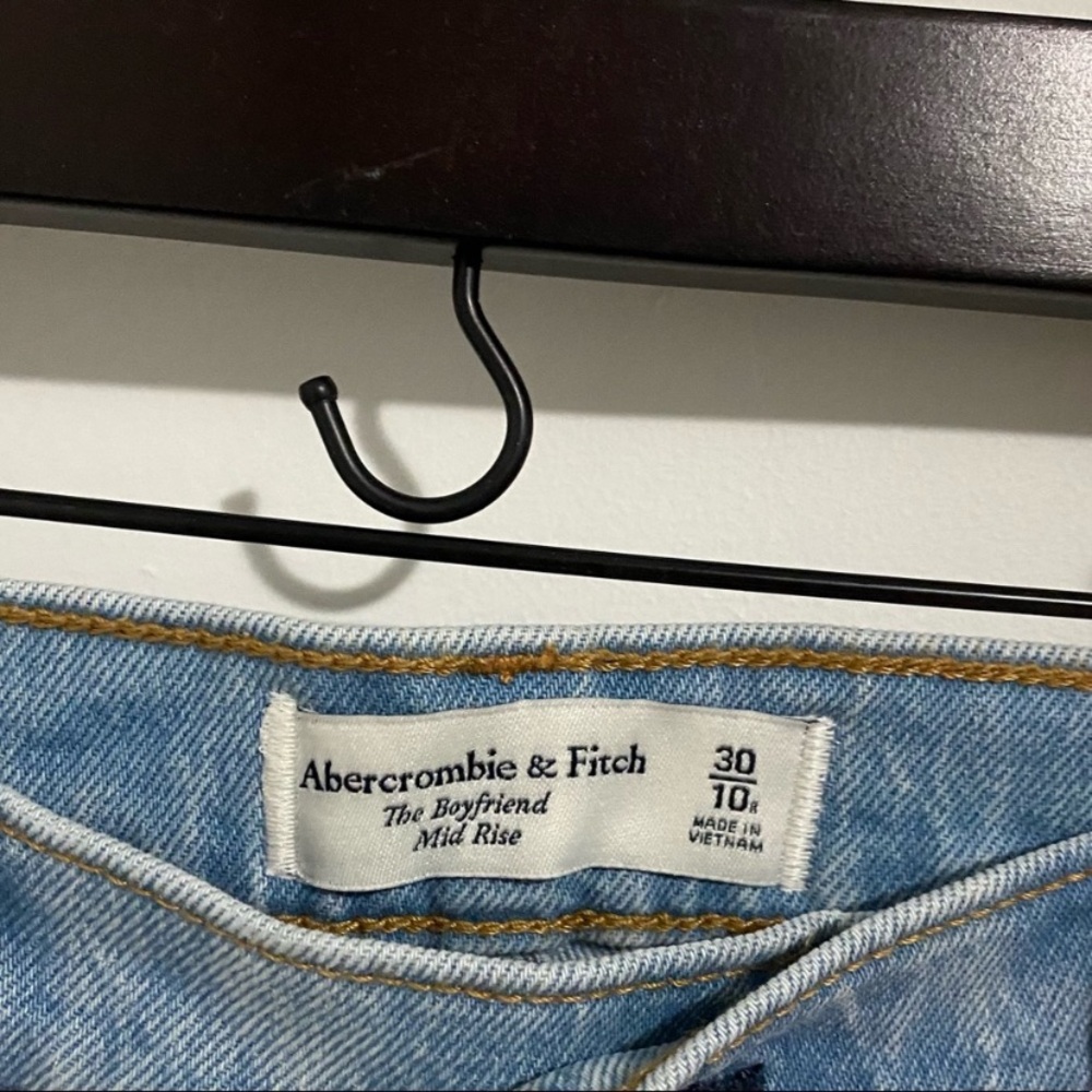 Abercrombie & Fitch Boyfriend Mid Rise Distressed Jeans - Picture 5 of 6